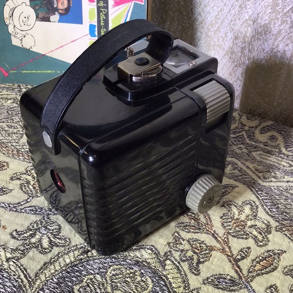 Vintage 1949 - 1961 Kodak Brownie Hawkeye Camera with book Photographer display - Picture 3 of 7